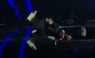 לירן דנינו נופל על מיטלמן (צילום: ללא)