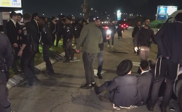 אשקלון: הפגנות החרדים נגד מעצרי עריקים אשקלון: הפגנות החרדים נגד מעצרי עריקים