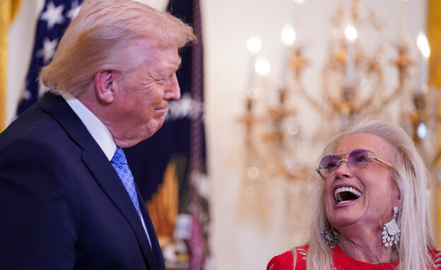 מרים אדלסון ודונלד טראמפ בבית הלבן מרים אדלסון ודונלד טראמפ בבית הלבן