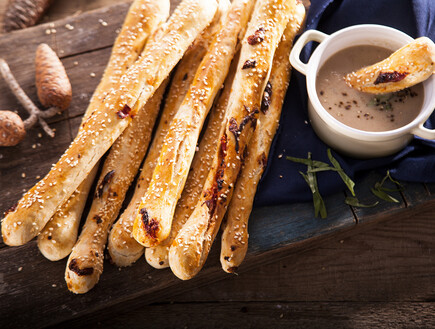 מקלות לחם למרק (צילום: אפיק גבאי, mako אוכל)