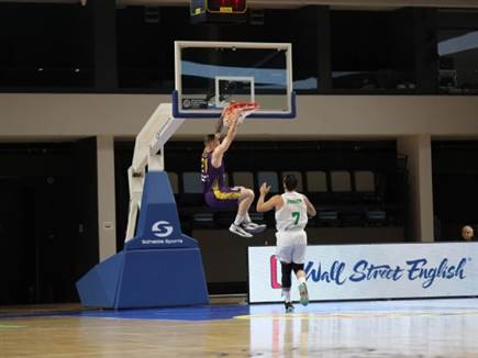 ארצי להט מהפתיחה (FIBA)