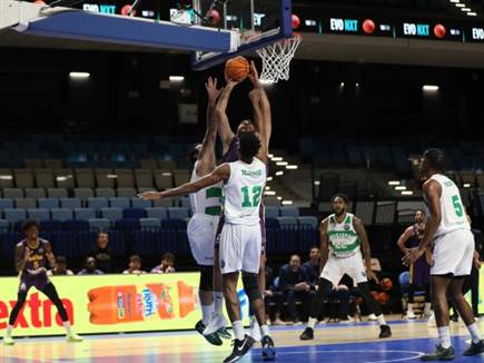זלמנסון לא הפסיק לקלוע (FIBA)