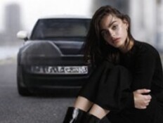 עומר אדם יכול רק לקנא: במה נוהגת יעל שלביה?