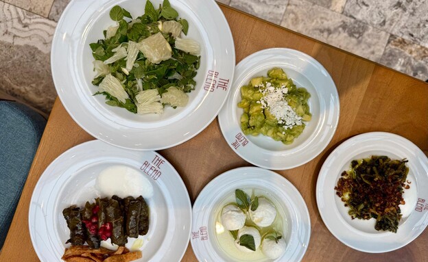 עוד קצת פתיחים. מלון דה בלנד