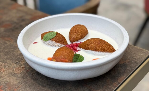 קובה במרק לבן - מסעדת סטודיו במלון דה בלנד (צילום: לין לוי, mako אוכל)