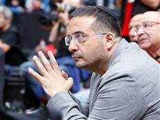 "יהודי מלוכלך": עופר ינאי הותקף על הפרקט ביוון