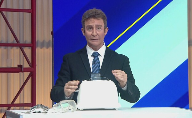 ערן זרחוביץ' בתפקיד דני קושמרו בארץ נהדרת