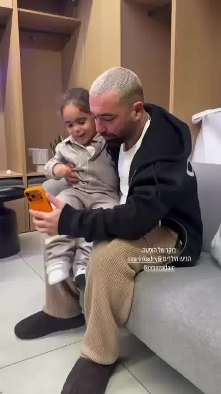 עומר אדם ברגע מתוק עם ריף בנה של נסרין קדרי