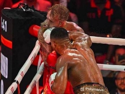 שבר לו את הלסת. פול וג`ושוע (GETTY) (צילום: ספורט 5)