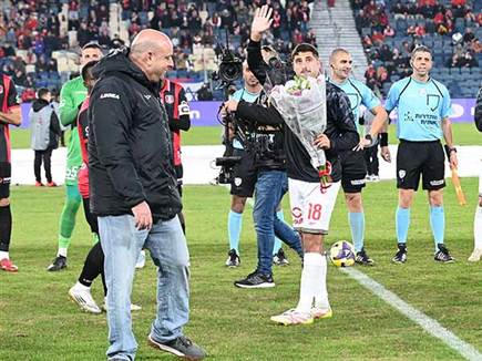 המשחק נפתח בטקס לאופק ביטון (ברני ארדוב)