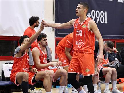 הפועל ת&ldquo;א עדיין מושלמת בליגה (צילום: אלן שיבר)