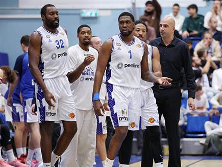 הרצליה נעצרה אחרי 6 משחקים (צילום: אלן שיבר)