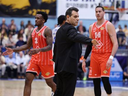 בשלישי: איטודיס והפועל נגד באיירן ביורוליג (צילום: אלן שיבר)