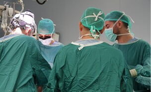 ניתוח בשעצ (צילום: שערי צדק)