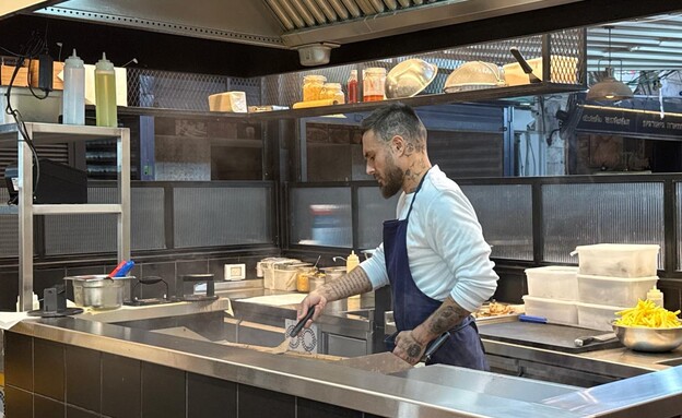 טום על הפלאנצ'ה. הולי קאו