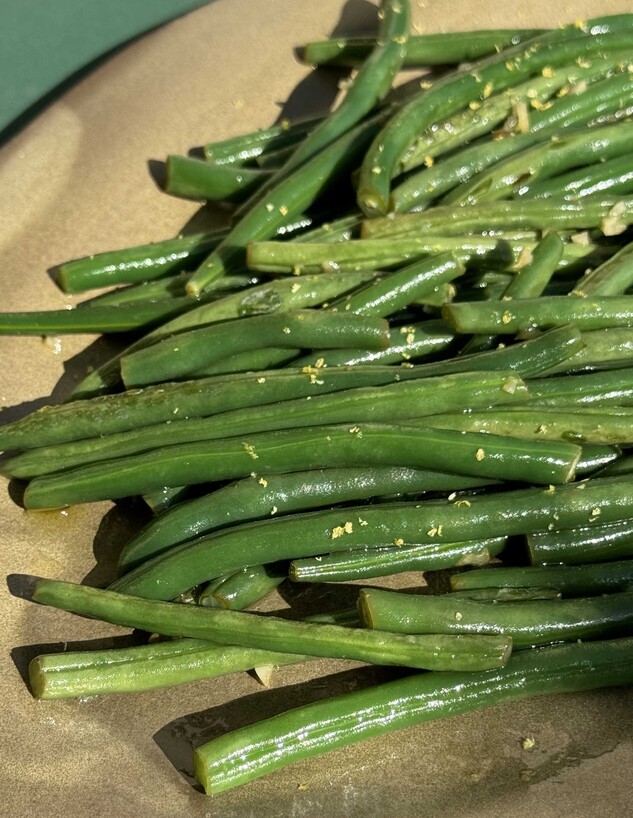 שעועית ירוקה מוקפצת של רותם ליברזון (צילום: יעל קצב, mako אוכל)