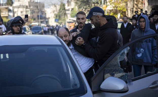 מעצרו של הרב אברהם עידן במהומות האלימות בי-ם מעצרו של הרב אברהם עידן במהומות האלימות בי-ם