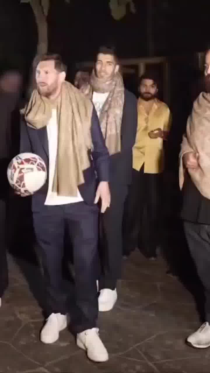 מסעות מסי בהודו: טיקה בין העיניים ומסירות עם פיל