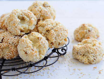 מאפי זיתים ומוצרלה קטנטנים (צילום: שרית נובק - מיס פטל, mako אוכל)