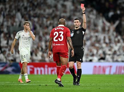 מרקאו הורחק בדקה ה-68 (Angel Martinez/Getty Images)
