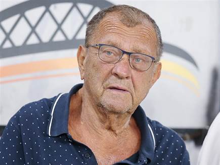 שרצקי פוגע בקבוצה שלו (אלן שיבר) (צילום: ספורט 5)