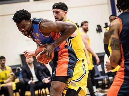 חוזר לאולמות בישראל (עודד קרני)