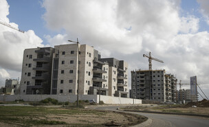 אתר בנייה נתיבות (צילום: נתי שוחט, פלאש 90)