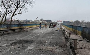 הגשר שהופצץ באודסה בדרך לגבול (צילום: ללא)