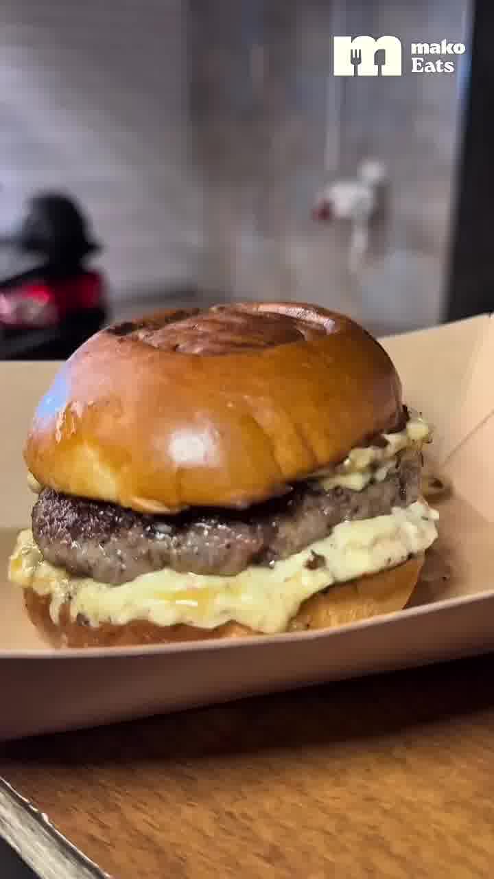 טום אביב מנסה לשבור את השוק עם המבורגר חדש וכשר