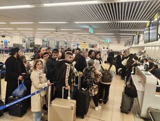 סיוט בדרך לחופשה - נתקעו שעות בנתב"ג: "אתבע אותם"