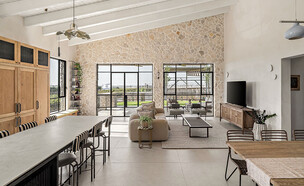 בית במושב תקומה אדריכלות עמית צור עיצוב פנים  (צילום: מאור מויאל)