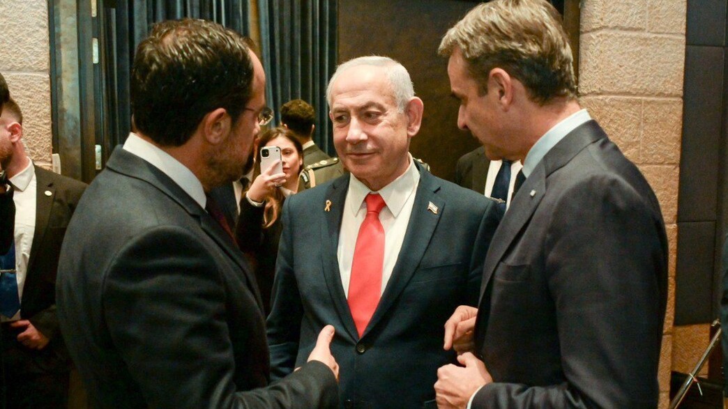 טלטלת שחיתות חמורה בהנהגה בקפריסין - ברגע קריטי במיוחד