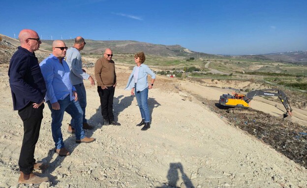 ראש מועצת עמק המעיינות בסיור לאחר קריסת הקרקע