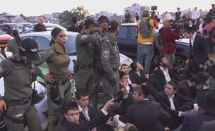 חרדים חוסמים את כביש 4 במחאה על מעצר עריק (צילום: חדשות 12)