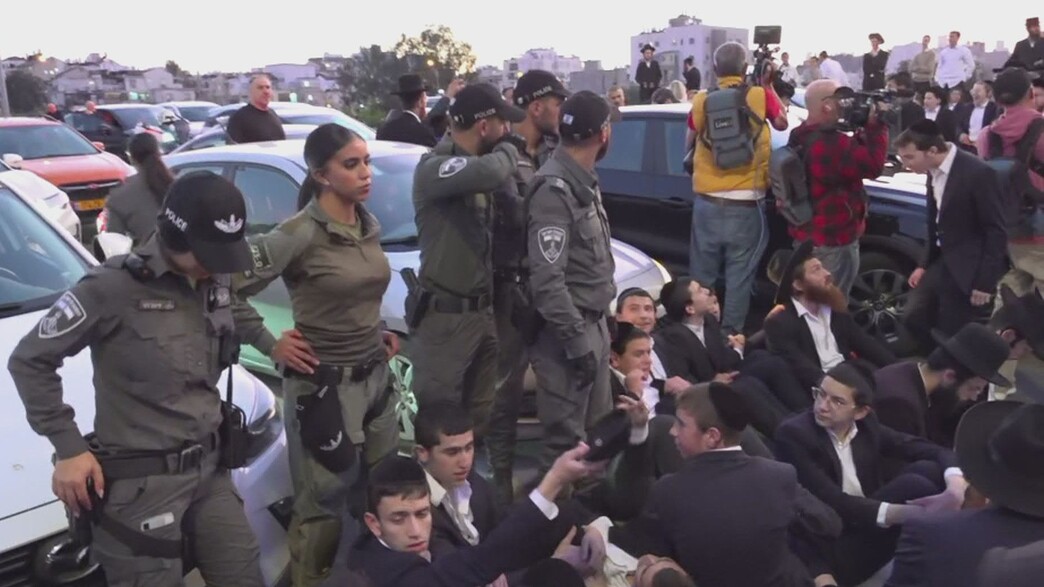 חרדים חוסמים את כביש 4 במחאה על חוק הגיוס