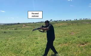 המחבל נאביד אכרם מתאמן בירי בשטח פתוח (צילום: New South Wales Police)