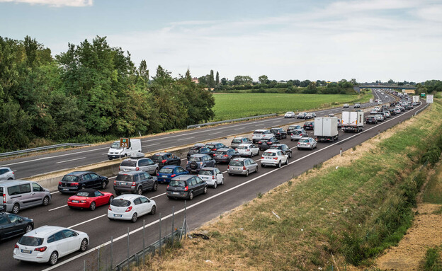 פקק תנועה איטליה (צילום: Giorgio Morara, shutterstock)