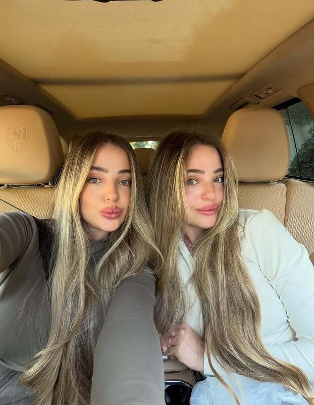 נוי והדר בסלפי נוי והדר בסלפי