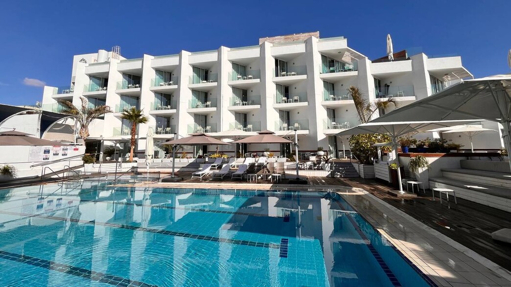 בריכת מלון הריף אילת 