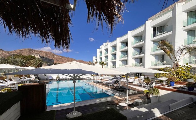 אזור בריכה מלון הריף אילת 