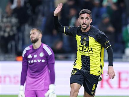 הציב מראה לראשי מכבי חיפה. בן שימול (אלן שיבר) (צילום: ספורט 5)