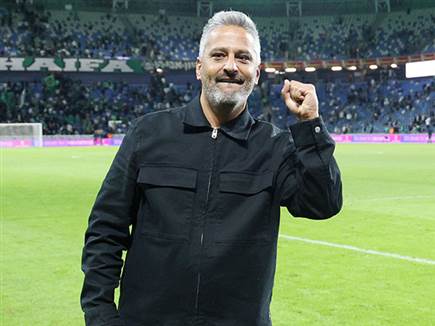 גם אם הוא לא יגיד, הוא נלחם על האליפות. יצחקי (אלן שיבר) (צילום: ספורט 5)