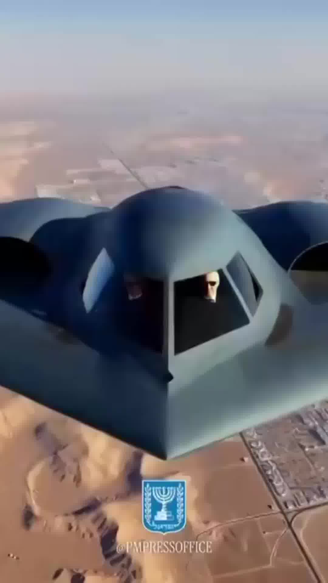 משרד ראש הממשלה מפרסם בחשבון האינסטגרם שלו באנגלית: טראמפ ונתניהו על מפציץ B-52