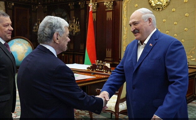 נשיא בלארוס אלכסנדר לוקשנקו והשליח האמריקני קול