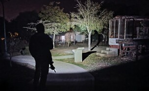 סיור לילי בחולית (צילום: N12)