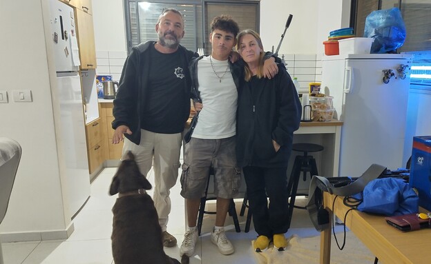 משפחת נקב: ליאור, אסף, אודי והכלבה ניקה