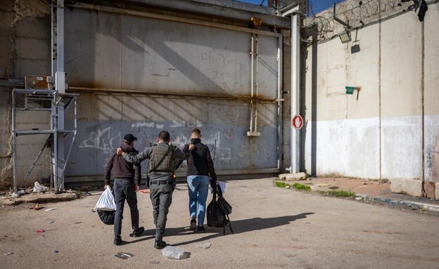 שב"חים חוצים את הגדר לירושלים