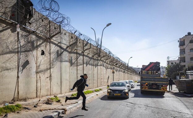 שב"חים חוצים את הגדר לירושלים