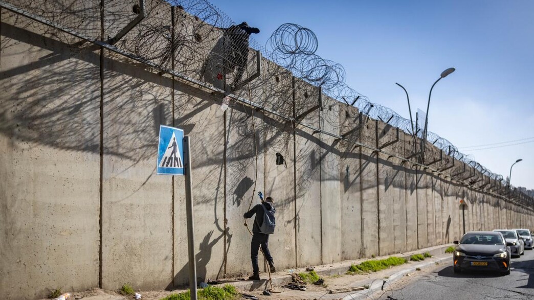 שב"חים חוצים את הגדר לירושלים