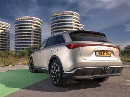 הנעה אחורית 245 כ&ldquo;ס או כפולה 361 כ&ldquo;ס. הטווחים עומדים על 530 ק&ldquo;מ או 485 ק&ldquo;מ (בהתאמה)